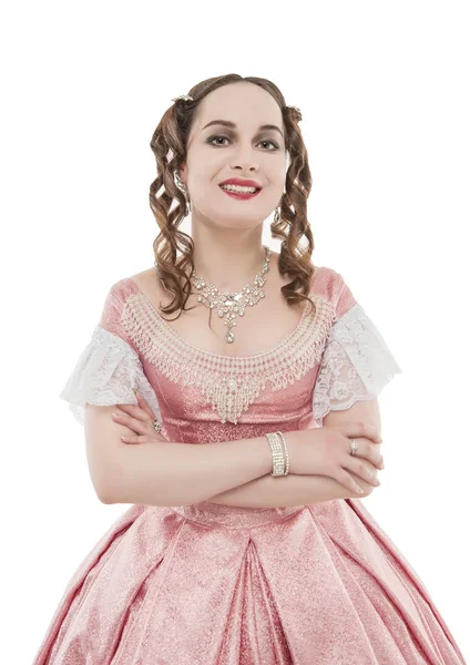 Молода красива жінка в середньовічній сукні посміхається ізольовано — стокове фото