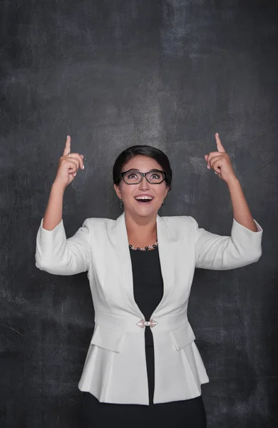 Sorrindo engraçado professor aparecendo por dedo — Fotografia de Stock