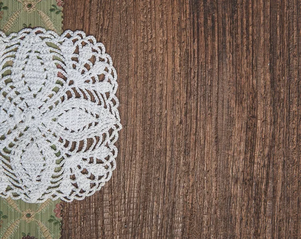 Квіткова тканина і мереживо на старому дерев'яному фоні — стокове фото