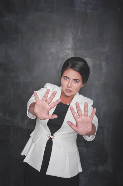 Asustada defensa contra algo mujer. Concéntrate en las manos — Foto de Stock