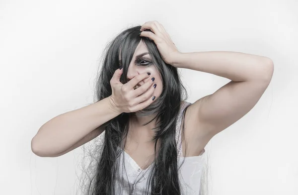 Fantasma Místico Irritado Gritando Mulher Cobrir Seu Rosto Com Mãos — Fotografia de Stock