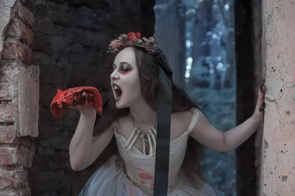 Gruselige Tote Braut Mit Blutigem Fleisch Der Hand Halloween Szene — Stockfoto