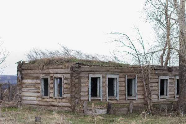 Старый Деревянный Дом Разрушен — стоковое фото