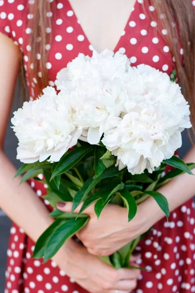 Girl Holding Bouquet Peonies — Stock Photo, Image