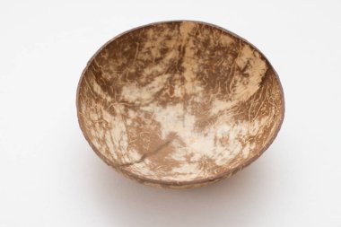 Beyaz arka plan üzerinde izole Hindistan cevizi kase