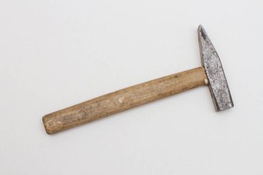 Ahşap saplı metal çekiç 