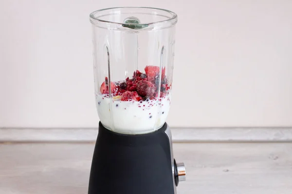 süt smoothie blender üzerinde ile dut