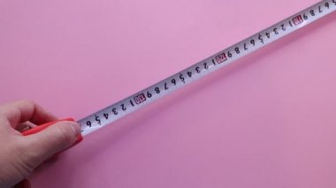 Mans aşırı yakın mezura ölçer