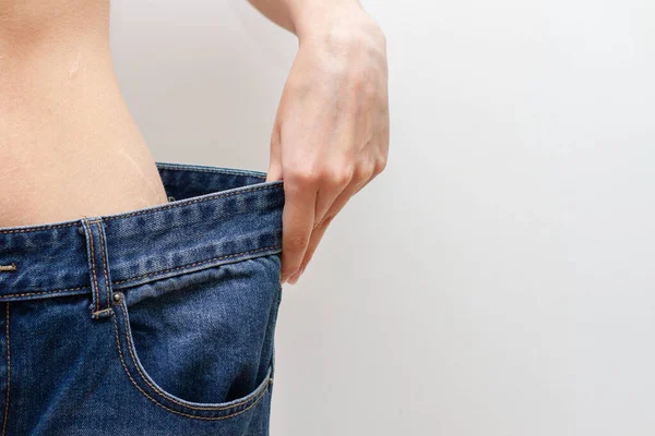 Conceito Dieta Perda Peso Mulher Jeans Tamanho Grande — Fotografia de Stock