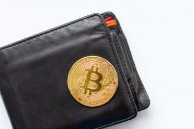 Siyah deri cüzdanda kripto para birimi bitcoin