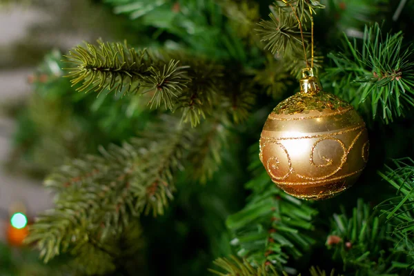Bola Navidad Oro Árbol Navidad Con Decoracióny Luz Brillante Navidad — Foto de Stock