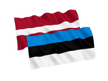 Beyaz bir arka plan üzerinde Estonya ve Letonya bayrakları