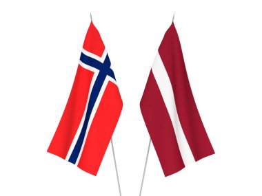 Letonya ve Norveç bayrakları