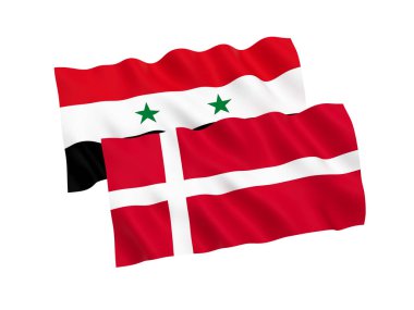 Beyaz bir arka plan üzerinde Danimarka ve Suriye bayrakları