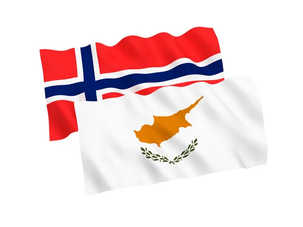 Bandeiras da Noruega e de Chipre sobre fundo branco — Fotografia de Stock