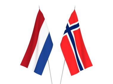 Norveç ve Hollanda bayrakları
