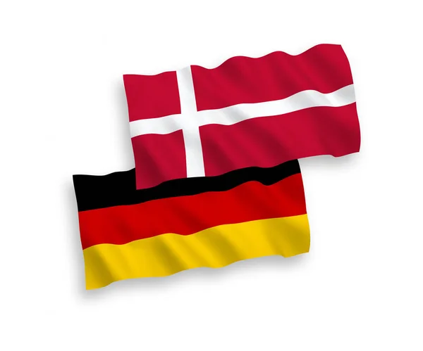 Banderas de Dinamarca y Alemania sobre fondo blanco — Archivo Imágenes Vectoriales