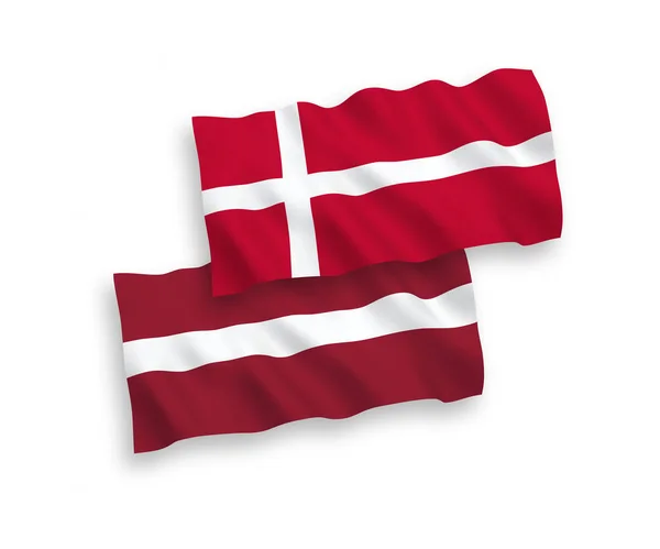 Flagi Łotwy i Danii na białym tle — Wektor stockowy
