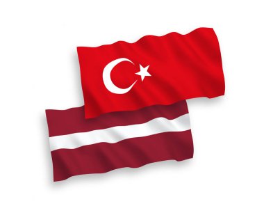 Beyaz bir arka plan üzerinde Türkiye ve Letonya bayrakları
