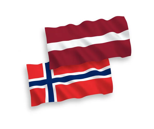 Beyaz arka planda Letonya ve Norveç bayrakları — Stok Vektör