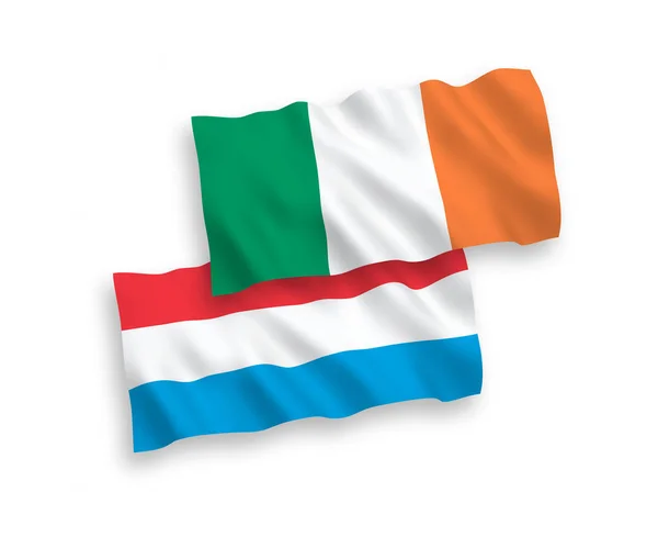 Bandiere dell'Irlanda e del Lussemburgo su sfondo bianco — Vettoriale Stock