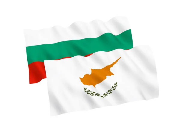 Beyaz bir arka plan üzerinde Bulgaristan ve Kıbrıs bayrakları — Stok fotoğraf