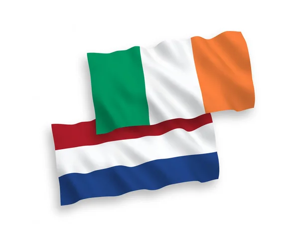 Drapeaux de l'Irlande et des Pays-Bas sur fond blanc — Image vectorielle