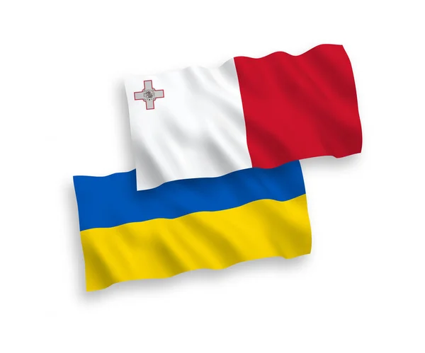 Málta és Ukrajna zászlói fehér alapon — Stock Vector