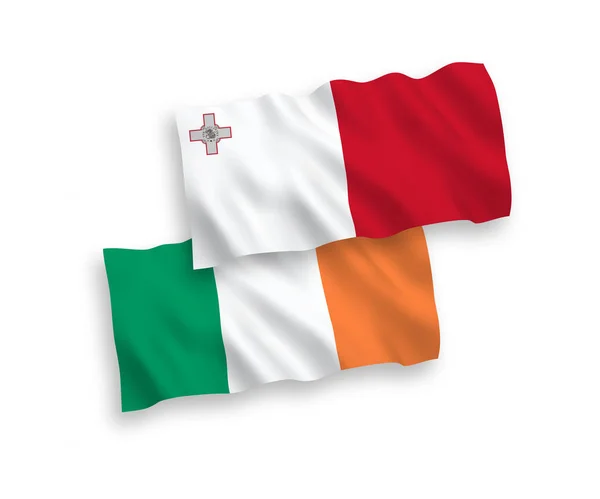Vlajky Irska a Malty na bílém pozadí — Stockový vektor