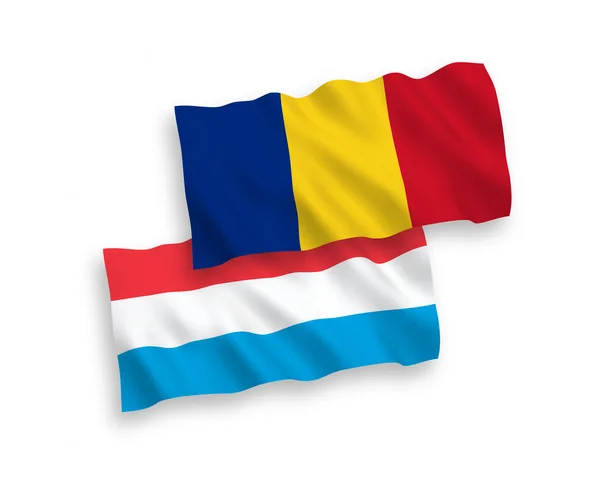 Bandeiras da Roménia e do Luxemburgo sobre um fundo branco —  Vetores de Stock
