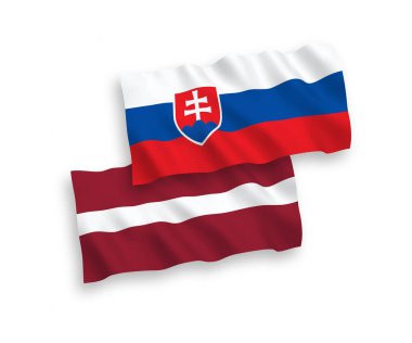 Beyaz arka planda Letonya ve Slovakya bayrakları
