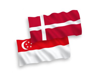 Beyaz arka planda Danimarka ve Singapur bayrakları