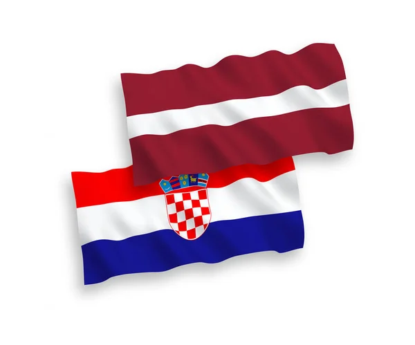白い背景にラトビアとクロアチアの旗 — ストックベクタ