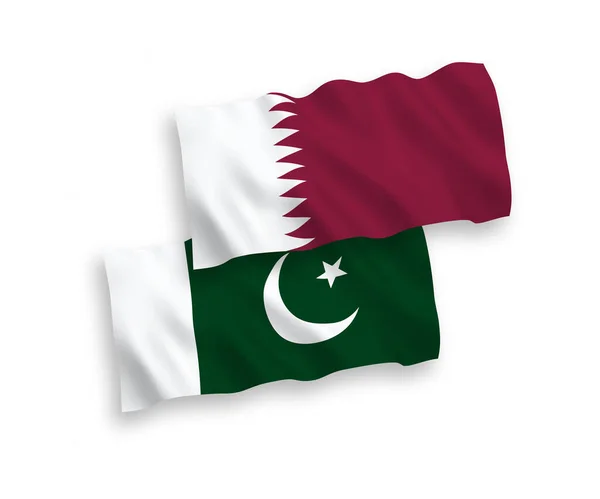 Drapeaux Nationaux Vectoriels Ondes Tissu Qatar Pakistan Isolés Sur Fond — Image vectorielle