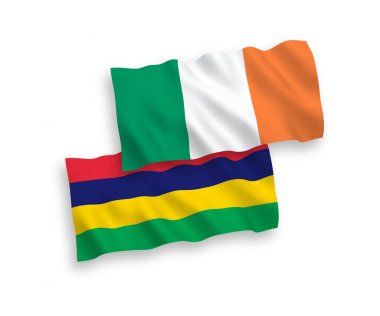 Beyaz arka planda İrlanda ve Mauritius 'un ulusal taşıyıcı kumaş bayrakları izole edildi. 1 'e 2 oranında.