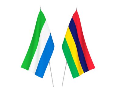 Beyaz arka planda, Sierra Leone ve Mauritius Cumhuriyeti 'nin ulusal kumaş bayrakları izole edildi. 3d resimleme.