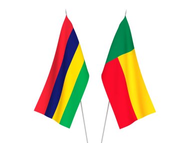 Benin ve Mauritius Cumhuriyeti 'nin ulusal kumaş bayrakları beyaz arka planda izole edilmiştir. 3d resimleme.