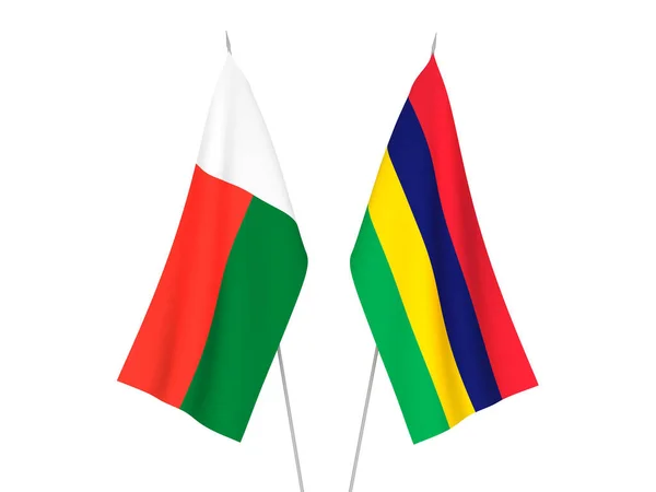 Madagaskar Mauritius Cumhuriyeti Nin Ulusal Kumaş Bayrakları Beyaz Arka Planda — Stok fotoğraf