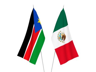 Güney Sudan ve Meksika 'nın ulusal kumaş bayrakları beyaz arka planda izole edildi. 3d resimleme.