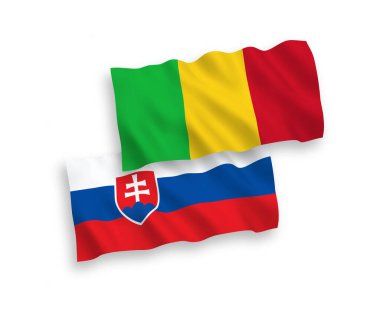 Beyaz arkaplanda Slovakya ve Mali bayrakları