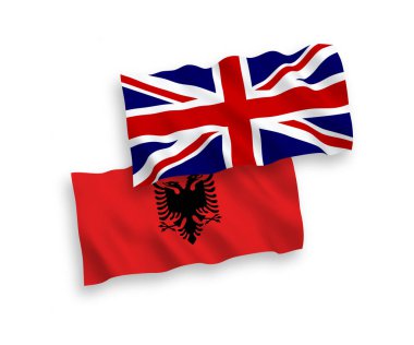 Büyük Britanya ve Arnavutluk 'un ulusal taşıyıcı kumaş bayrakları beyaz arka planda izole edildi. 1 'e 2 oranında.