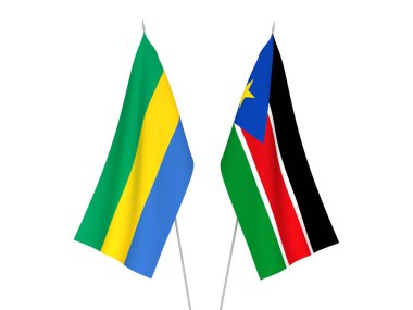 Gabon ve Güney Sudan Cumhuriyetinin ulusal kumaş bayrakları beyaz arka planda izole edildi. 3d resimleme.