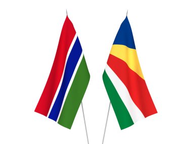 Beyaz arka planda Seyşeller ve Gambiya Cumhuriyeti 'nin ulusal kumaş bayrakları izole edildi. 3d resimleme.