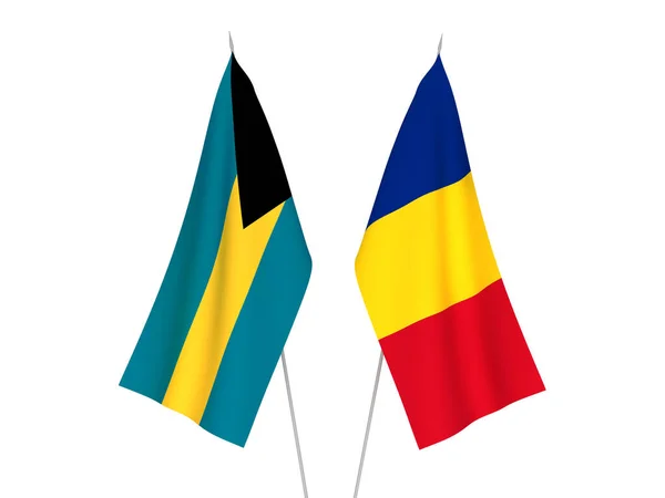 ルーマニアとバハマ連邦の国旗が白地に隔離されている 3Dレンダリング図 — ストック写真
