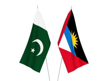 Beyaz arka planda Pakistan, Antigua ve Barbuda 'nın ulusal kumaş bayrakları izole edildi. 3d resimleme.