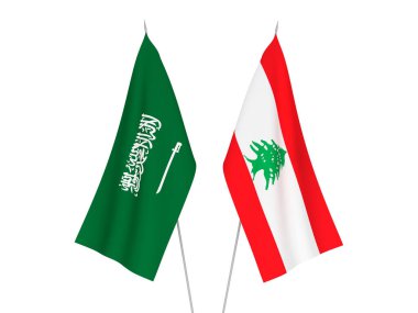 Beyaz arka planda Suudi Arabistan ve Lübnan 'ın ulusal kumaş bayrakları izole edildi. 3d resimleme.
