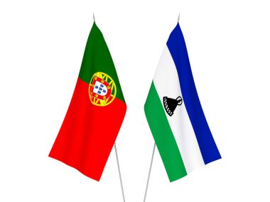 Beyaz arka planda Lesotho ve Portekiz 'in ulusal kumaş bayrakları izole edildi. 3d resimleme.