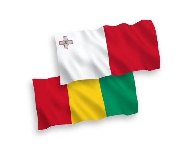 Beyaz arka planda Malta ve Gine 'nin ulusal taşıyıcı kumaş bayrakları izole edildi. 1 'e 2 oranında.