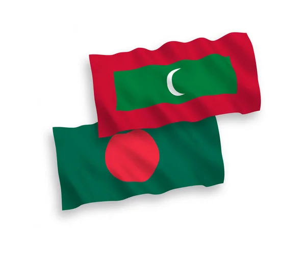 Drapeaux Nationaux Vectoriels Des Maldives Bangladesh Isolés Sur Fond Blanc — Image vectorielle