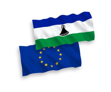 Beyaz arka planda Avrupa Birliği ve Lesotho 'nun ulusal taşıyıcı kumaş bayrakları izole edildi. 1 'e 2 oranında.